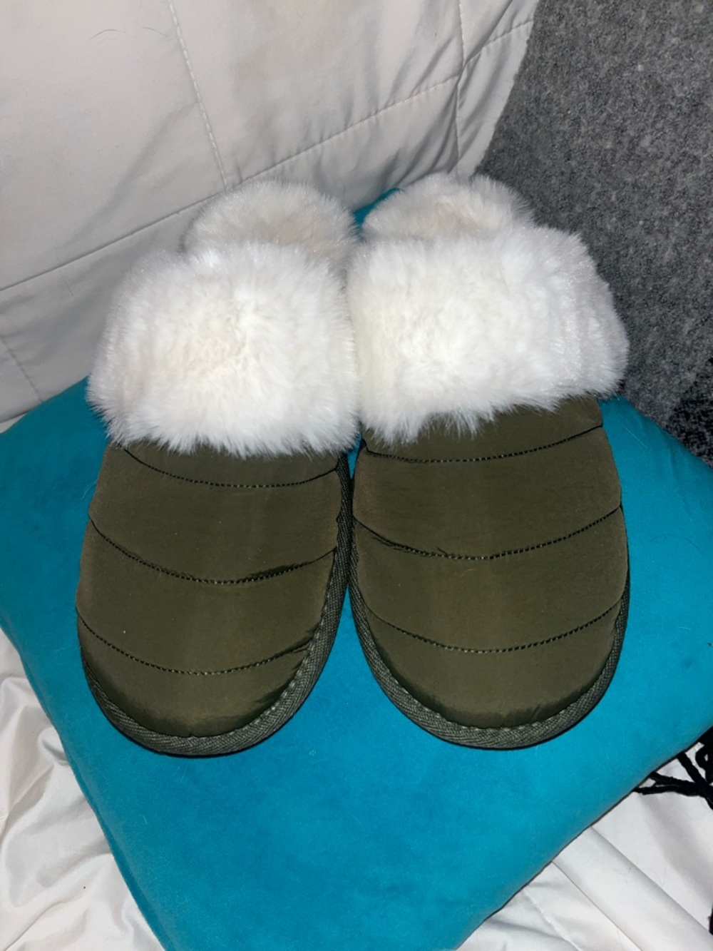 Plush-Lined Olive Green Women's Slippers - Cozy Fur Cuff